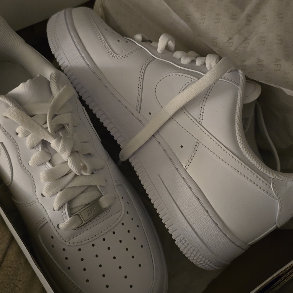 NIB Nike AIR FORCE ONES '07 - Womens SIZE 9 - Picture 4 of 6